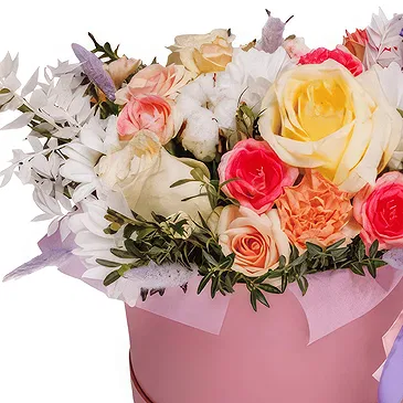 Junction flowers  -  flower box arrangement with delicate Cake Flower Bouquet/Arrangement