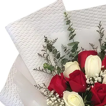 China flowers  -  Romantic Red & White Roses with Baby's Breath Flower Bouquet/Arrangement