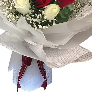 China flowers  -  Romantic Red & White Roses with Baby's Breath Flower Bouquet/Arrangement