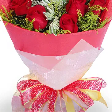 China flowers  -  Vibrant Red Roses Hand Bouquet in Red Package Flower Bouquet/Arrangement