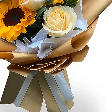 Qingdao flowers  -  Golden Sunflower and Champagne Rose Bouquet Flower Bouquet/Arrangement