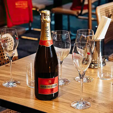 Blotberget flowers  -  Piper-Heidsieck Cuvee Brut Champagne Gift Set Flower Bouquet/Arrangement