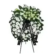 Getk online Florist - White Wreath Bouquet