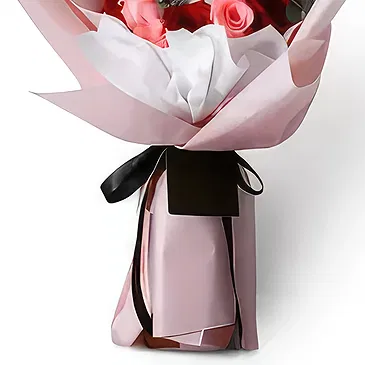 Buangkok flowers  -  Blushing Bouquet of Roses Flower Bouquet/Arrangement