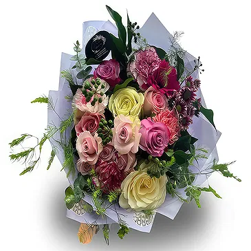 Alle andre byer blomster- Glade roser med blandede farger Blomsterarrangementer bukett