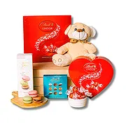 Weiler in den Bergen online Florist - Darlin’: Selection of Sweet Treats and Teddy Bouquet