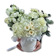 Al Shamkha online Florist - Luxurious White Flower Arrangement Bouquet