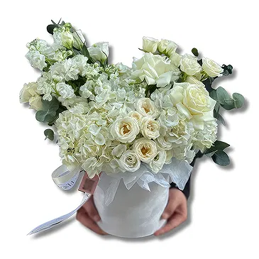 Garhoud flowers  -  Luxurious White Flower Arrangement Flower Bouquet/Arrangement