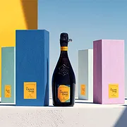 Frankfurt online květinářství - Champagne Veuve Clicquot la Grande Dame Brut Kytice
