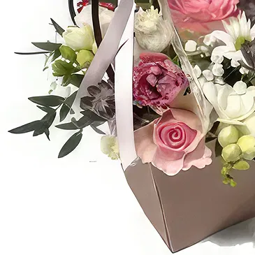 Budapest flowers  -  BEST OF ALL - A FLOWER BOX Flower Bouquet/Arrangement