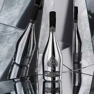 Riga-virágok- Armand de Brignac Blanc de Blancs pezsgős ajá Virágkötészeti csokor