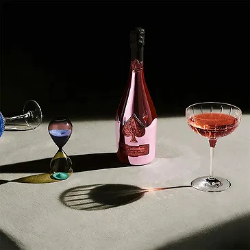 Riga-virágok- Armand de Brignac Rosé pezsgős díszdoboz Virágkötészeti csokor
