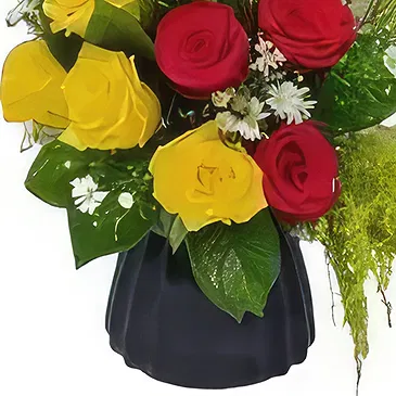 Ad Dilam blomster- 12 blandede roser Blomsterarrangementer bukett