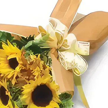 Umm Al Quwain flowers  -  Brighten up Smile Flower Bouquet/Arrangement