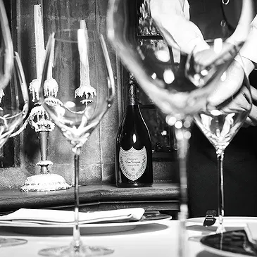Франкфурт цветя- Шампанско Dom Pérignon Blanc Vintage Букет/договореност цвете