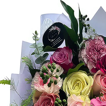 Alle andre byer blomster- Glade roser med blandede farger Blomsterarrangementer bukett