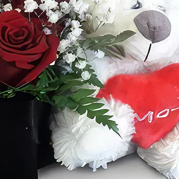 Safara flowers  -  Cherishing Teddy and Roses Flower Bouquet/Arrangement