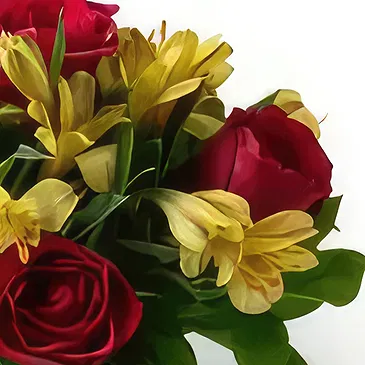 Chile flowers  -  Small Arrangement of Red Roses and Astromelia Flower Bouquet/Arrangement
