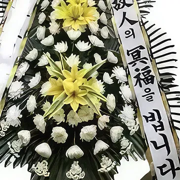 Uichang-dong flowers  -  White  Wreath  Flower Bouquet/Arrangement