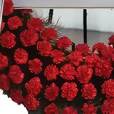 Cala Llonga flowers  -   Red Wreath Flower Bouquet/Arrangement