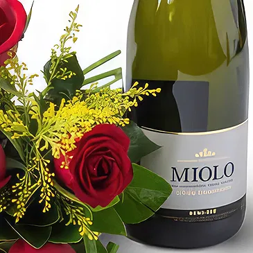Chile flowers  -  Bouquet of 12 Red Roses and Sparkling Wine Flower Bouquet/Arrangement