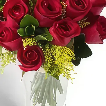 Chile flowers  -  Arrangement of 18 Red Roses and Vase Foliage Flower Bouquet/Arrangement