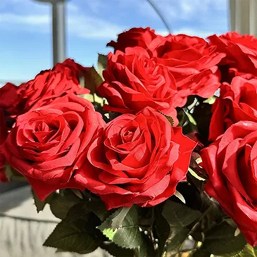 Merkholtz flowers  -  Imperial Red Roses Flower Bouquet/Arrangement