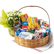 Florianópolis online Florist - Coffee Basket with Chocolate and Flowers Bouquet