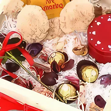 Dubai flowers  -  Love Gift Tray Flower Bouquet/Arrangement