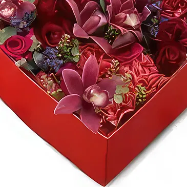 Budapest flowers  -  A BOX OF LOVE - FLOWER BOX Flower Bouquet/Arrangement