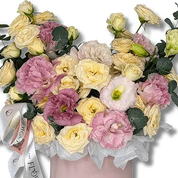 Dubai flowers  -  Premium Spray Roses in a Round Box Flower Bouquet/Arrangement