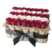 Ad Dilam Online blomsterbutikk - Roser i Jute Tray Bukett