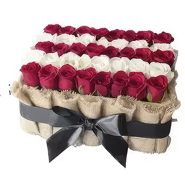 Ad Dilam blomster- Roser i Jute Tray Blomsterarrangementer bukett
