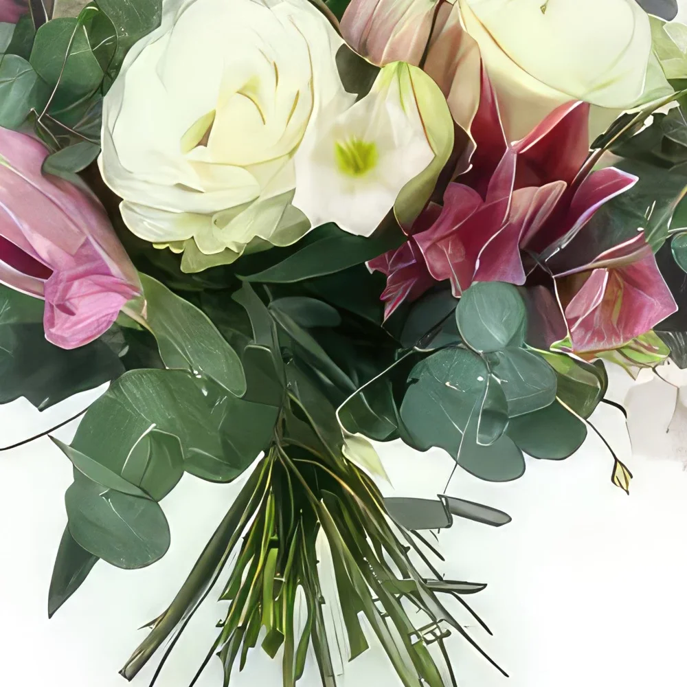 Бордо цветя- Реймс розов и бял селски букет Букет/договореност цвете