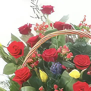 Malta flowers  -  15 Red Roses Flower Bouquet/Arrangement