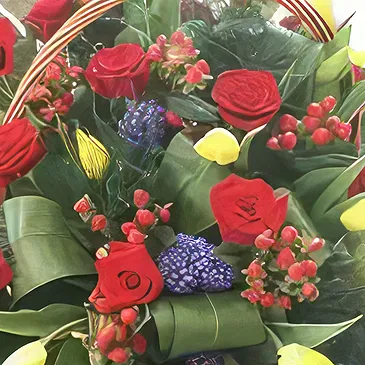 Malta flowers  -  15 Red Roses Flower Bouquet/Arrangement