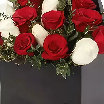 Garhoud flowers  -  Sweetheart Box Flower Bouquet/Arrangement