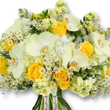An-Najadah blomster- Hvite hortensiaer og gule roser i bukett Blomsterarrangementer bukett