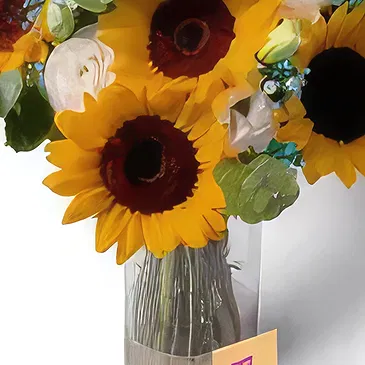 Garhoud flowers  -  Yellow & White Buds Flower Bouquet/Arrangement