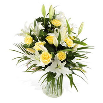 United Kingdom flowers  -  Yellow and White Delights Baskets Delivery