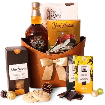 Blatec bloemen bloemist- Chocolade en Chivas Regal Geschenkmand Bloem Levering
