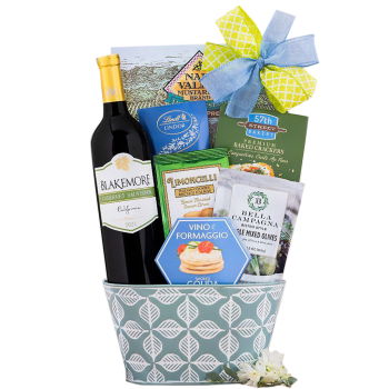 USA, United States flowers  -  Little Lakes Cabernet Tote Baskets Delivery