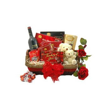 Israel flowers  -  Holiday Romance Basket Flower Delivery