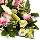 Chhededaha blomster- Begravelsesbukett med blomster i lyse toner Blomsterarrangementer bukett