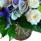 Ghent kukat- Eleganssia violetissa, kermanvärisessä ja vih Kukka kukkakimppu