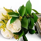 Chile flowers  -  Bouquet of 3 White Roses and Chocolate Flower Bouquet/Arrangement