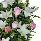 Alla andra städer blommor- Serene kronbladsminne Bukett/blomsterarrangemang