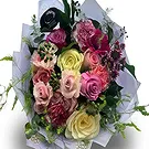 Alle andre byer blomster- Glade roser med blandede farger Blomsterarrangementer bukett