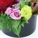 באסה-פוינטה פרחים- הרכב של ורד אדום ופניקס סגול זר פרחים/סידור פרחים