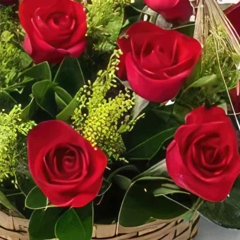 manaus kukat- Kori 15 punaisella ruusulla Kukka kukkakimppu